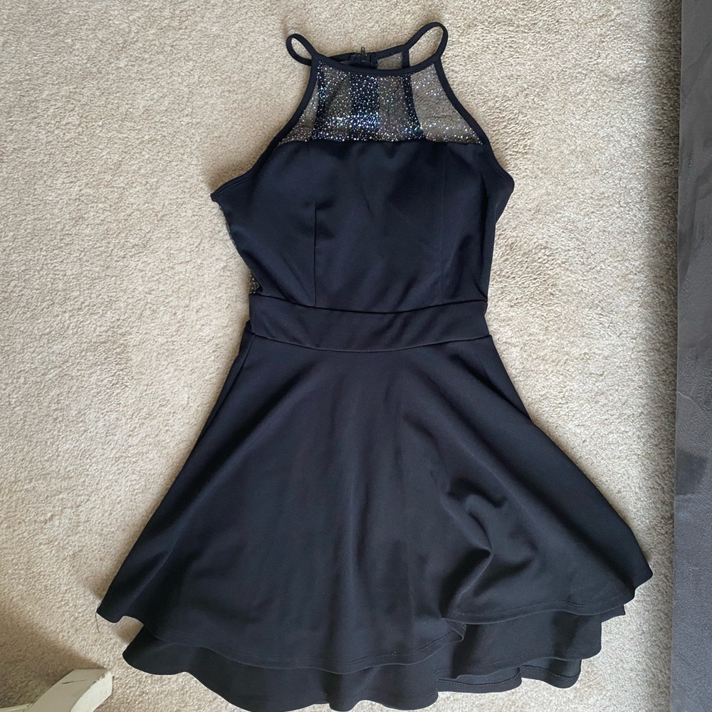 Emerald Sundae Juniors’ Black Midi Dress